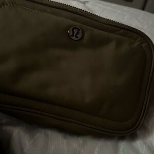 lululemon athletica Men's Belt Bag in Dark Olive